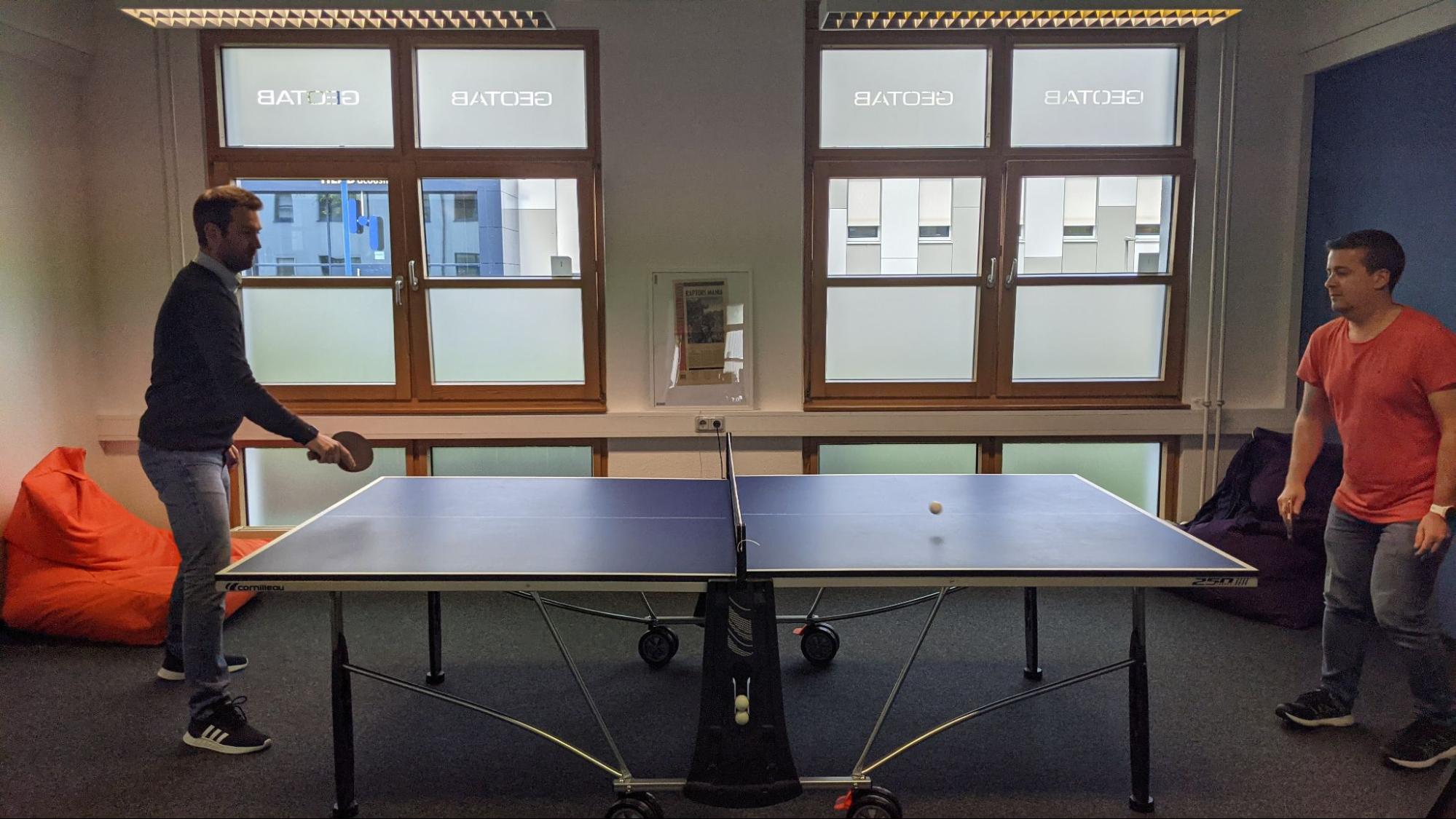 Geotabbers playing ping pong in the Aachen office.