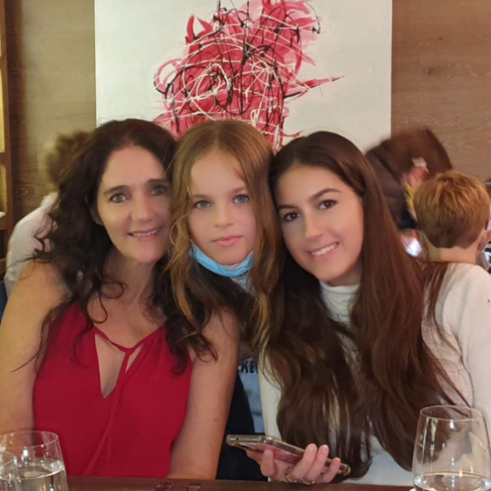 Lindy Theron and her daughters