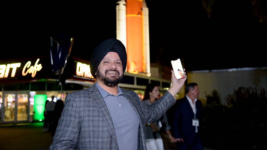 Geotabber taking a selfie