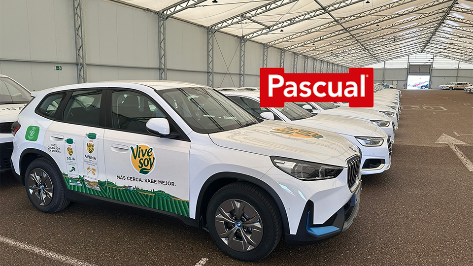 Pascual fleet with logo