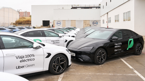 veicoli moovecars parcheggiati