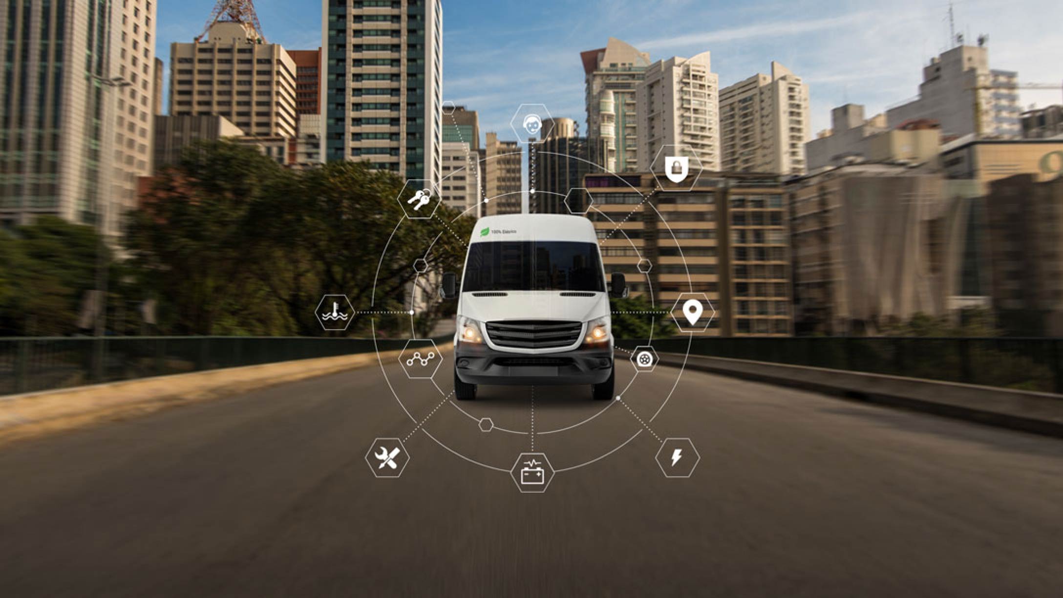condução de carros com ícones de conectividade flutuando ao seu redor