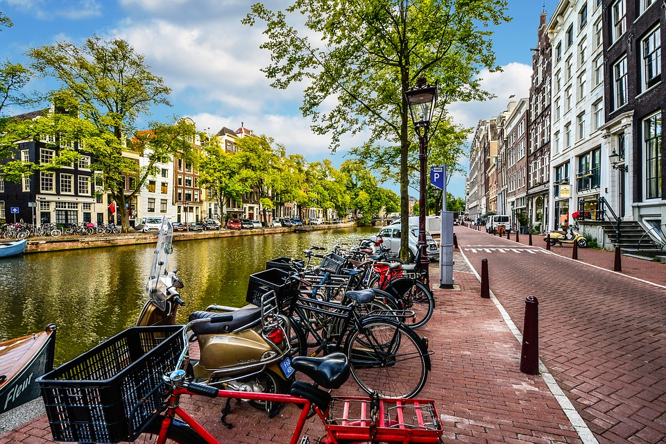 bikes in amsterdam 