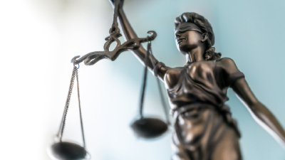 woman statue holding a scale 