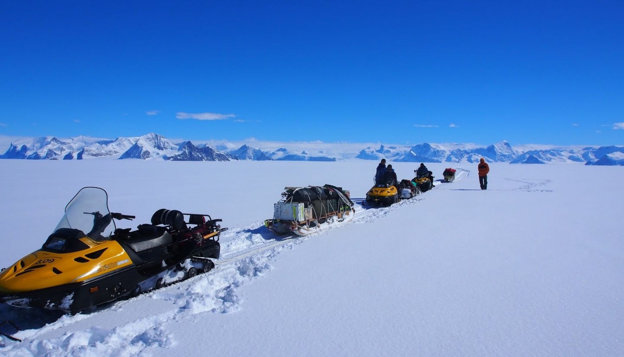 BAS scientists on traverse