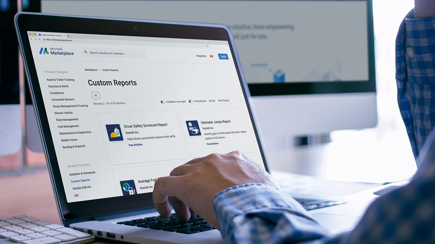 Person looking at Geotab Marketplace on their laptop